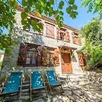 Lejlighedshotel Mavras Tas Odalar 4*