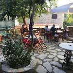 Mavras Tas Odalar