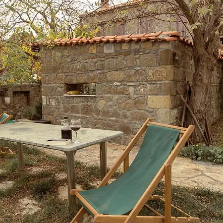 Mavras Tas Odalar