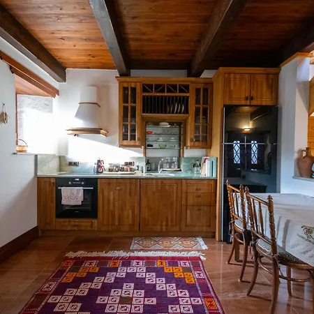 Lejlighedshotel Mavras Tas Odalar 4*