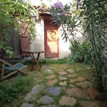 Mavras Tas Odalar Apart Otel
