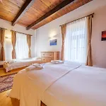 Mavras Tas Odalar Apart Otel