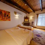Apart Otel Mavras Tas Odalar