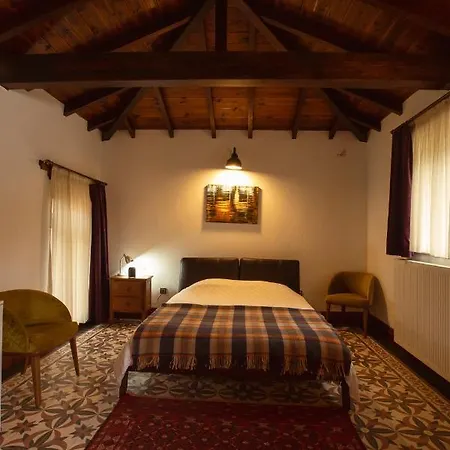 Mavras Tas Odalar Küçükkuyu