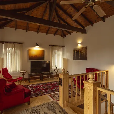 Mavras Tas Odalar Küçükkuyu